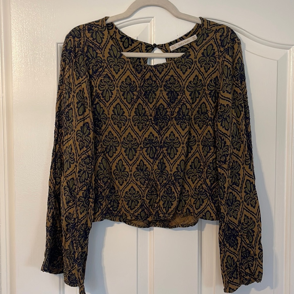 Green blue yellow patterned long sleeve